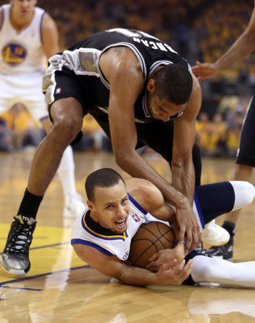 BOYU体育APP下载-下场准备超邓肯！库里替补4记三分贡献17分5板2助1断